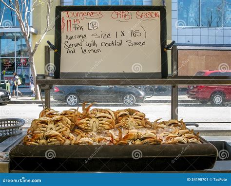 Dungeness Crabs for Sale at Fisherman S Wharf, San Francisco Editorial ...