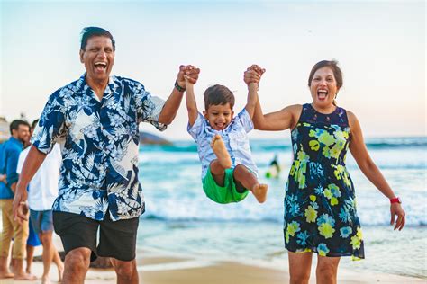 20 Creative Family Beach Picture Ideas: Capturing Fun and Memorable ...