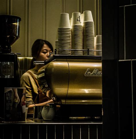 How To Write The Perfect Food Runner Job Description - Sling