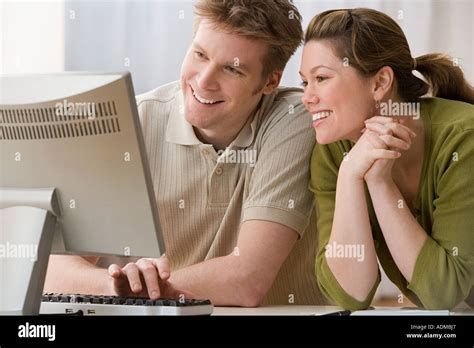 Couple Using Computer 的图像结果