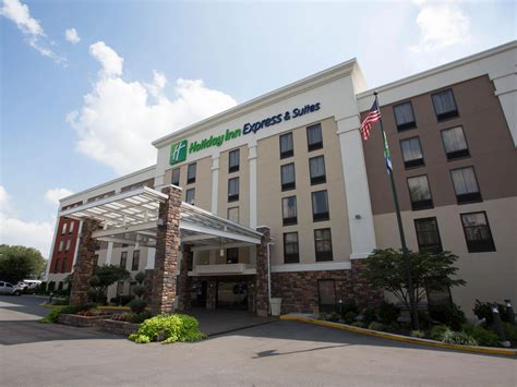 Hotel Near Nashville, TN Airport | Holiday Inn Express® & Suites ...