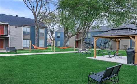 Westwood Park Apartments - Apartment Living in Alvin, TX