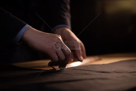 正在工作的裁缝师傅手部特写高清图片下载-正版图片501744342-摄图网