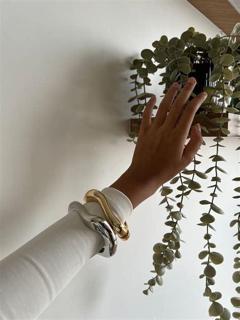 VINTAGE ASYMMETRICAL BANGLE – Spill D Tee