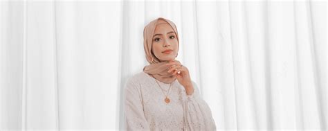 12 Rekomendasi Warna Jilbab untuk Baju Coklat yang Stylish ...