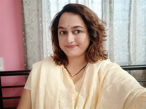 सोबत येते Gazalkara Yashashri Rahalkar