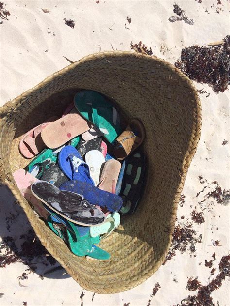 Au Kenya, le nettoyage des plages commence par le recyclage des tongs