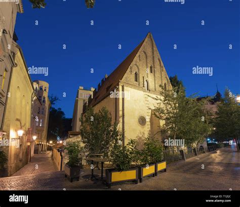 Prague: Staronova (Old New) Synagogue at dusk Stock Photo - Alamy