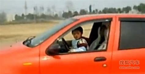五岁小孩开车上路-综合图片-搜狐汽车