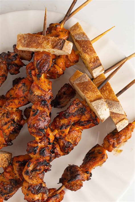 Pinchos De Pollo Con Tostones