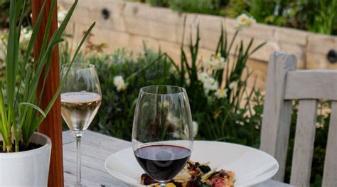 THE THREE HORSESHOES ASTHALL - Hotel Reviews, Photos, Rate Comparison ...