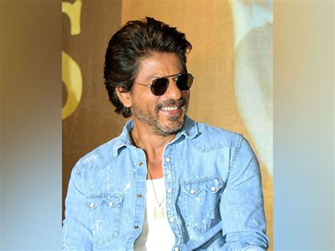 KIFF 2022: SRK touches Big B, Jaya Bachchan's feet, fans call it 'K3G ...