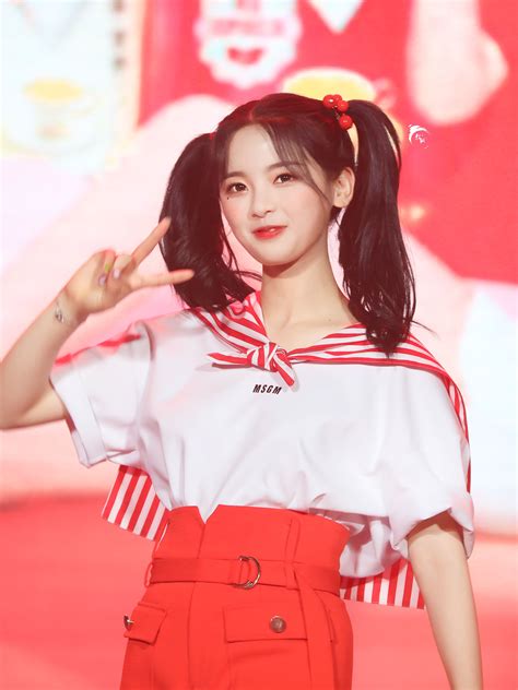 杨超越 Yang Chaoyue Rocket Girls 101 火箭少女101 | Rocket girl, Danganronpa, Cute