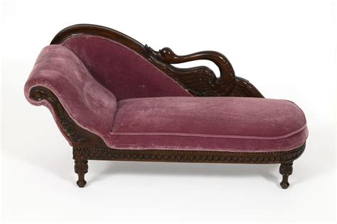 Kinder-Récamiere im Biedermeier-Stil. 20. Jh. Nussbaum massiv und ...