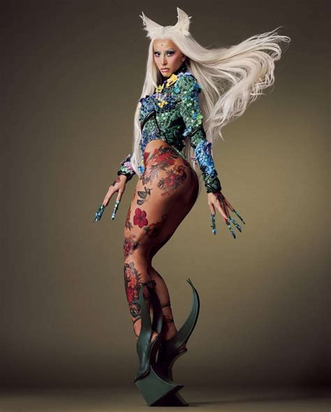 Sabrina Sato aparece toda tatuada e com alta-costura no carnaval de São ...