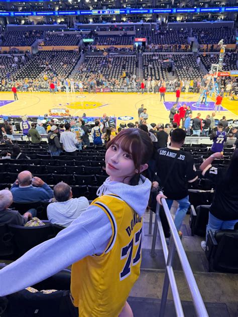 NBA新赛季直播，詹姆斯背后女孩身份曝光，居然是“葵伊吹” 「AV 版赤木晴子」-福利吧