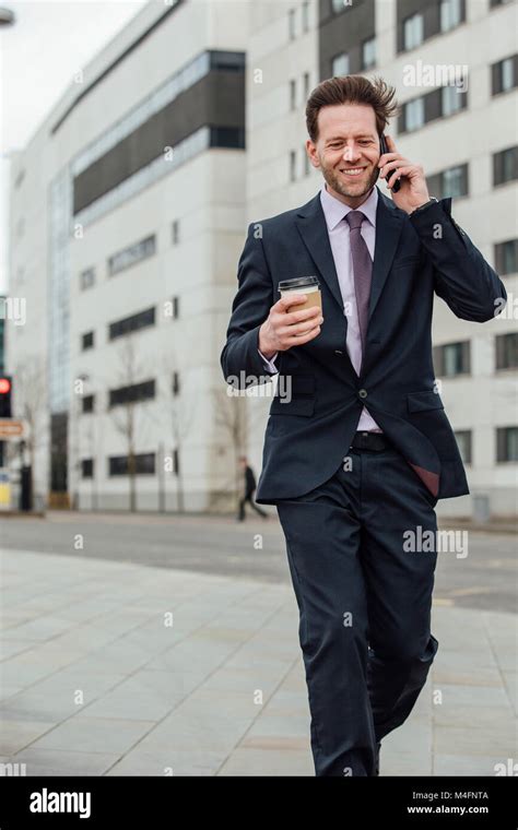 Businessman Walking 的图像结果