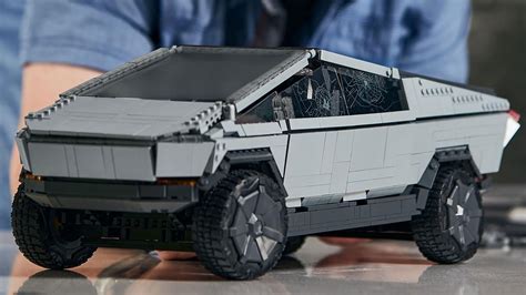 Kruidvat verkoopt grote 'Lego' Tesla Cybertruck voor een prikkie - JFK