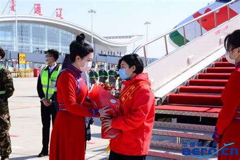 图片 国航首架ARJ21-700飞机抵京享受航空界最高礼遇_民航资源网