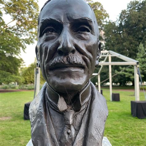 WILLIAM MORRIS HUGHES STATUE - All You Need to Know BEFORE You Go (with ...