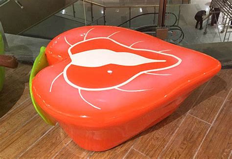 玻璃钢仿木纹座椅制作完成（组图）-网站公告_滨州宏景雕塑有限公司