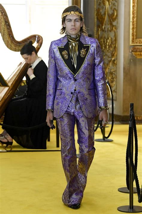 Fashion Runway Business Suit 的图像结果