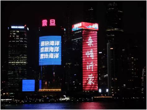 2个角度看上海国庆外滩灯光秀，一个收费，一个免费，你怎么选？_建筑