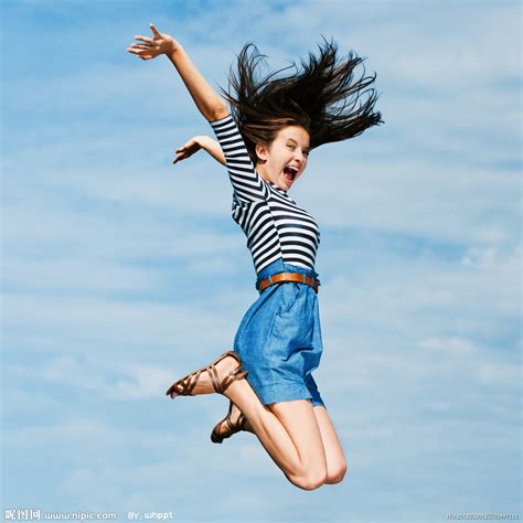张开双臂跳跃的女孩摄影图__图片素材_其他_摄影图库_昵图网nipic.com