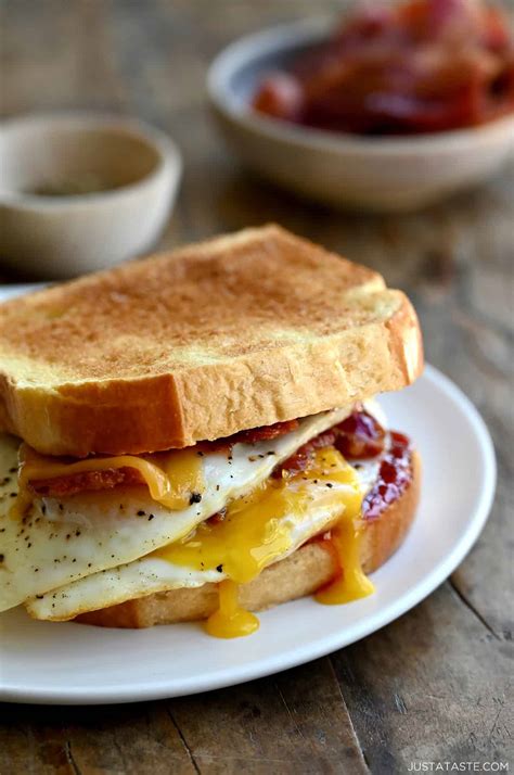 How To Cook Easy Egg Sandwich