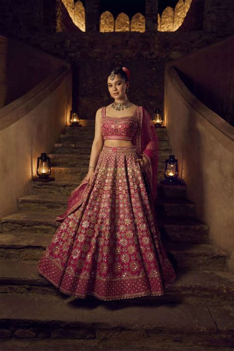 Sachin's daughter Sara Tendulkar looks breathtaking in a lehenga as she ...