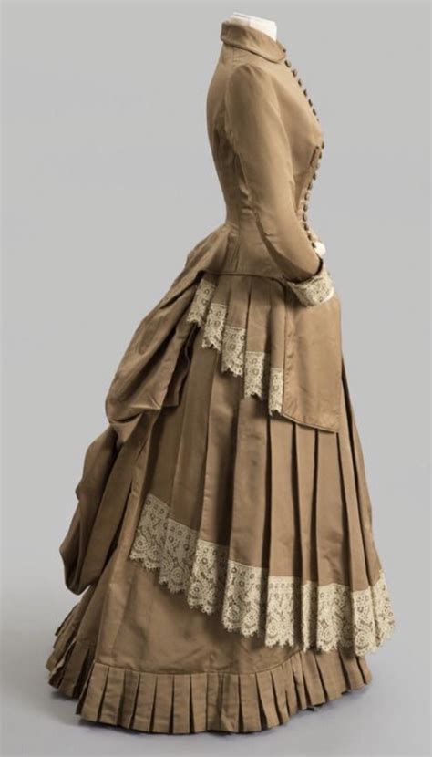 Pin by Maria on The Bustle | Victorian era fashion, Victorian dress ...
