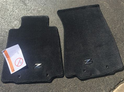 NEW OEM NISSAN 370Z 2009-2022 - PLUSH CARPET FLOOR MATS W METAL "Z ...