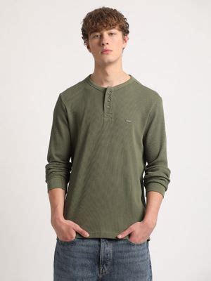 Buy THE BEAR HOUSE Men Green Waffle Knitted Slim Fit Henley Neck T ...