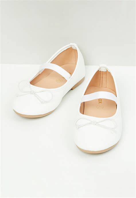 Buy Girls Solid Bow Detailed Mary Janes Online at just Rs. 599.0 ...