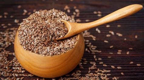 8 Proven Health Benefits of Flax Seeds | Wellversed