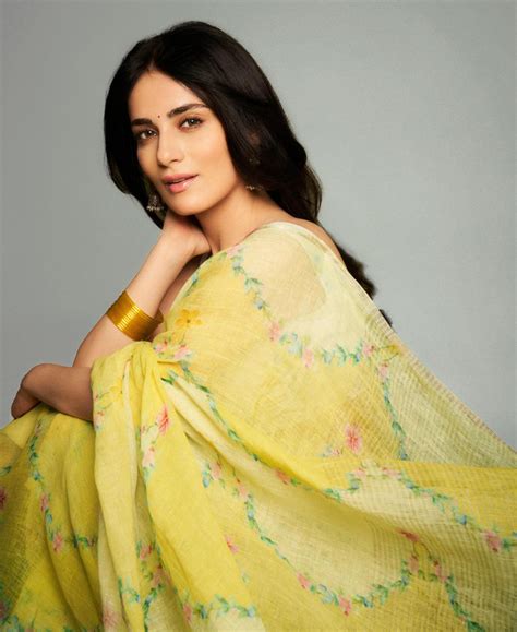Nadiya Paar - Gulmarg Linen Yellow Sari