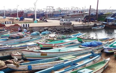 குமரி கடற்கரை கிராமங்களில் கரோனா பரவல்: மீன் பிடிக்கச் செல்வதை தவிர்த்த ...