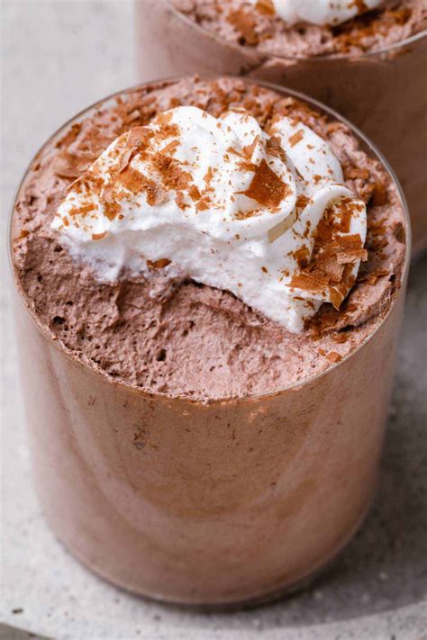 Quick (And Fluffy) Keto Dark Chocolate Mousse (with Whipped Cream ...