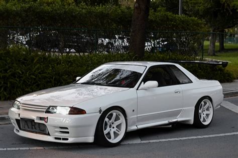 R32 Skyline White