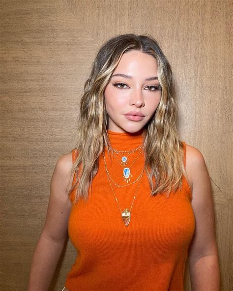 Madelyn Cline - Gorgeous at Poguelandia : r/MadelynCline