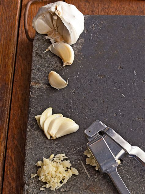 How to Peel Garlic in 3 Easy Steps for Your Favorite Recipes