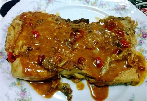 Bacalao con salsa de vermout rojo y cayena