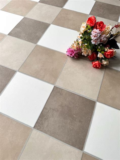 Checkerboard Vinyl Flooring Sheet in Tan and White Tile Effect Pattern ...