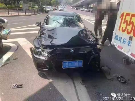 广州一宝马失控撞人群致5死13伤，22岁肇事者已被控制，目击者发声