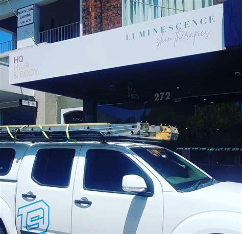 Shop Front Signage Design 的图像结果