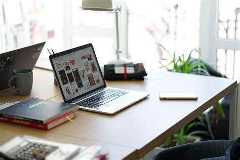 Work Table Wallpaper 的图像结果