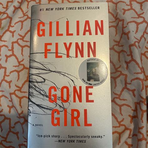 Gone Girl by Gillian Flynn, Paperback | Pangobooks