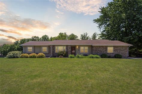 3119 W Greenfield Dr, Freeport, IL 61032 | MLS# 202402951 | Trulia