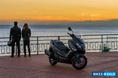 Suzuki Burgman 400 price, specs, mileage, colours, photos and reviews ...