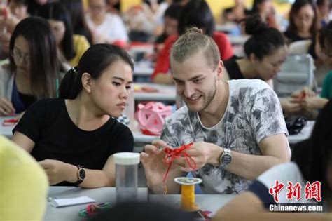 为何“中文+专业”的国际中文教育在海外越来越受欢迎？ - 新闻资讯 - 华南师范大学东南亚研究中心